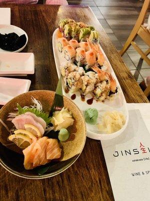 Fantastic sushi rolls and delicious drinks!