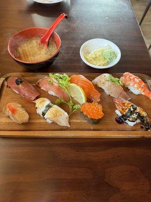 Sushi Omakase, leave it up to chef's selection and enjoy~.