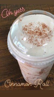 Cinnamon Roll Smoothie