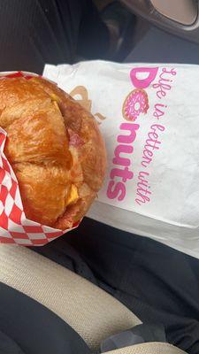 Bacon, egg and cheese croissant