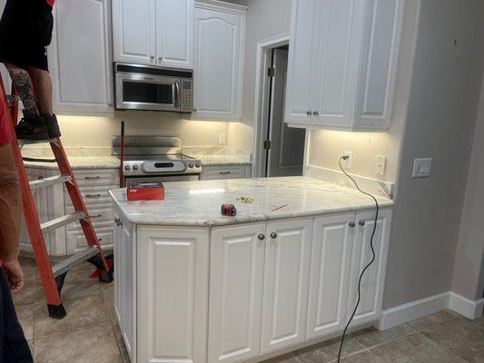 Under cabinet lighting in kitchen