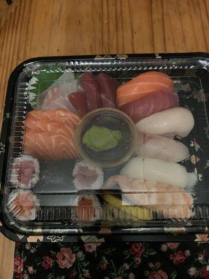 S7. Sushi and Sashimi Combination Dinner