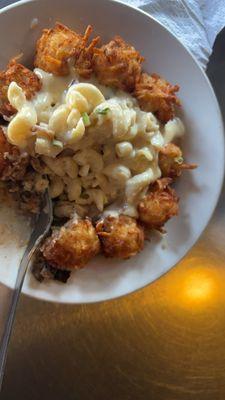 Tator tot bowl with Mac and cheese and brisket