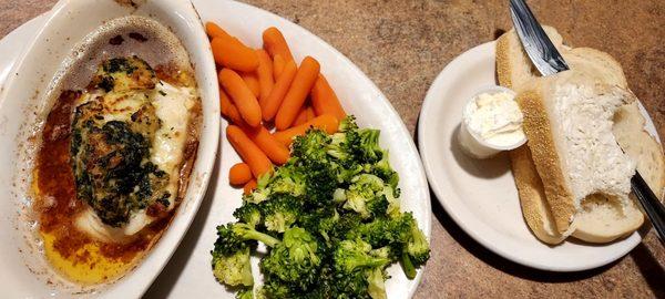 Nantucket cod wit carrots, broccoli, and Italian bread