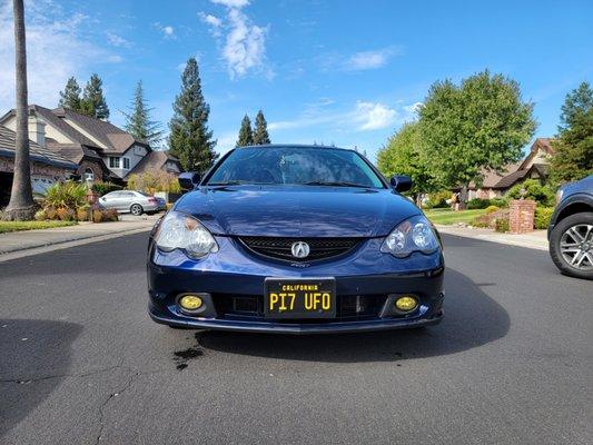 As you can see, the headlights also are polished, and they look brand new.