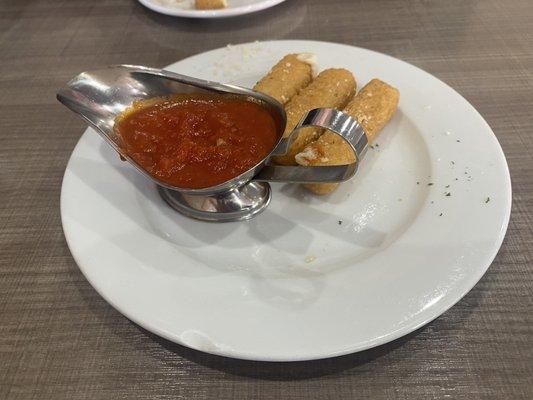 Fried Mozzarella Sticks with Marinara