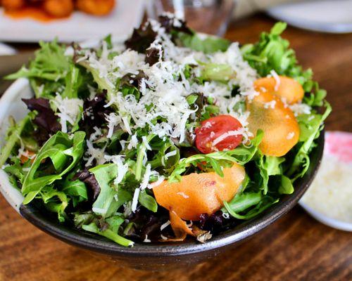 Pinch Salad

baby greens, shaved veggies, parmigianno reggiano, cucumber vinaigrette