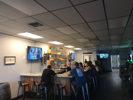 Nice Bar with Flat screens