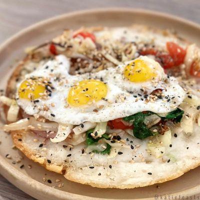 Rice crepe with quail eggs