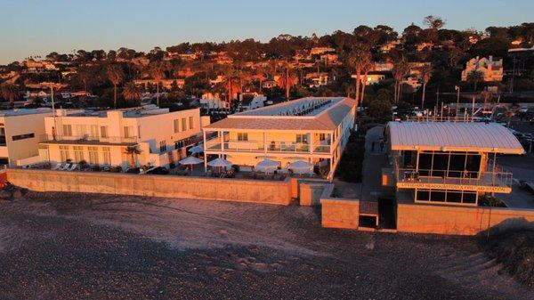 There is a pathway to the beach from the hotel and there is a shower so you can wash before and after entering the ocean!