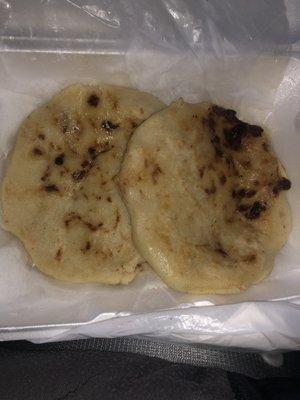 Pupusas Revueltas : pork and cheese pupusa