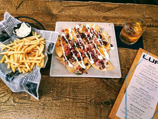 Truffle Fries, Carne Nachos and an Old Fashion. Awesome!