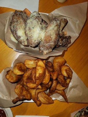 Garlic parm wings & Sidewinder Fries