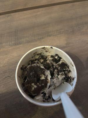 vegan cookies and cream, so good!! had so many cookie pieces which was incredible!!