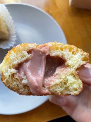 Strawberry bomboloni