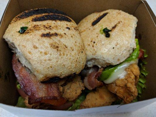 Crispy chicken avocado BLT (in box)