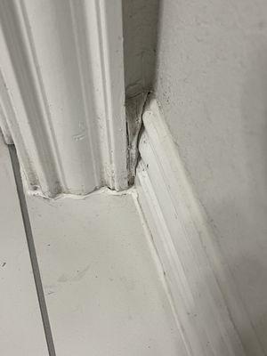 Unacceptable baseboard caulk job