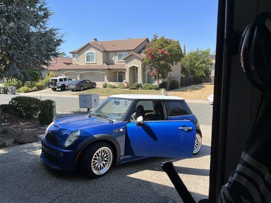 New wheels with stretched tires done by Radial Tires