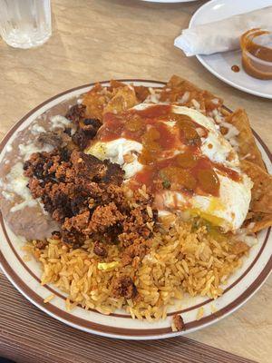 Chilaquiles con Huevos + chorizo