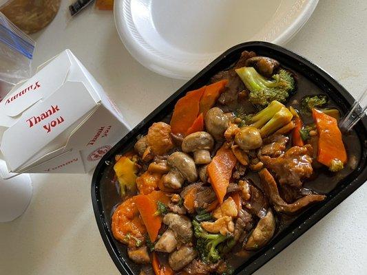 Triple Delight (shrimp, chicken, beef, mushroom, carrots, & broccoli).