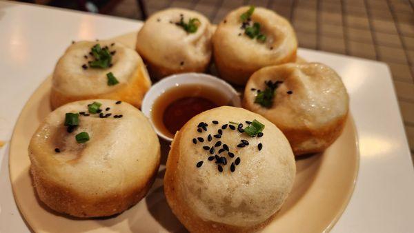 Sheng Jian Bao (Shanghai pan-fried pork buns)