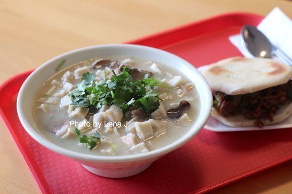 601. Flat Bread with Lamb Soup 羊肉泡馍 (Large) ($14.99)