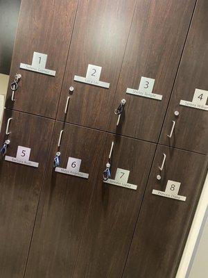 Lockers for your belongings and clothes