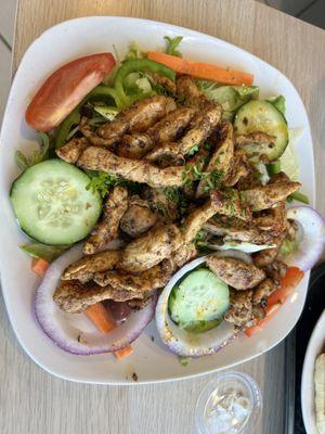 Grilled chicken on salad