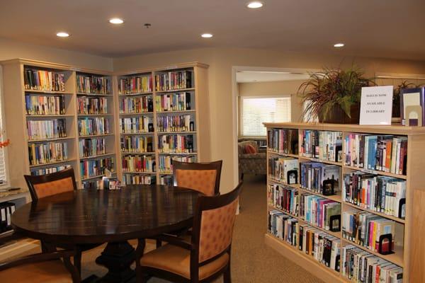 No need to run to your local library! We have libraries for our residents at La Posada.