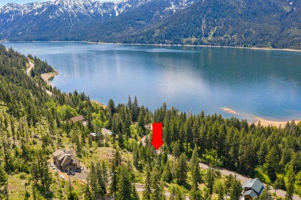 Build your getaway home on this vacant lot overlooking Lake Cle Elum!