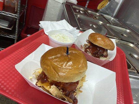 Pulled Pork Mac & Cheese Sandwiches & Coleslaw