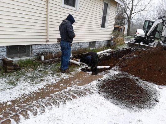 Techs from preferred plumbing replacing sewer lines