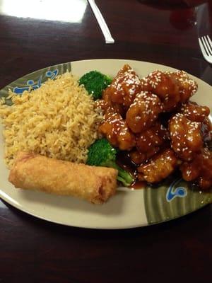 Great Wall IV "SESAME CHICKEN W/RICE & CHICKEN EGG ROLL"