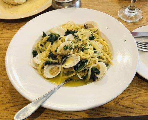 Linguine and clams with spinach added