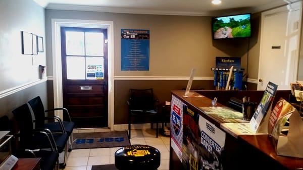 Customer Waiting Area Auto Repair, Service and Maintenance Harrisonburg, VA