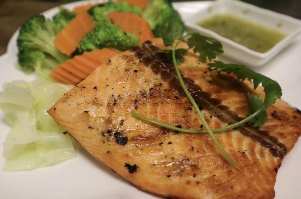 Grilled Salmon, served  with Seafood sauce and streamed vegetables