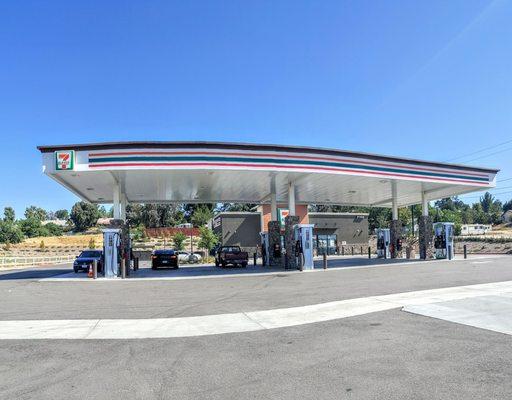 The new 7-11 Convenience Store at  31558 Yucaipa Blvd.,Yucaipa,California is terrific!