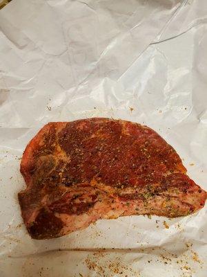 1 pound bone in New Yorker...seasoned by me.  Delicious!  Big enough for 2 people plus leftovers!