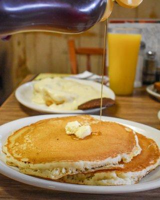 Country cooking at Wendell Smith's Restaurant in Nashville, TN. Big breakfast, pancakes, biscuits and gravy and more!