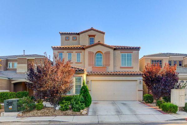 3 Story Beauty in Southwest Las Vegas just 10 minutes from the Strip.