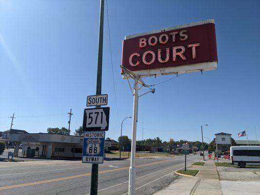 Boots Court Motel, Carthage