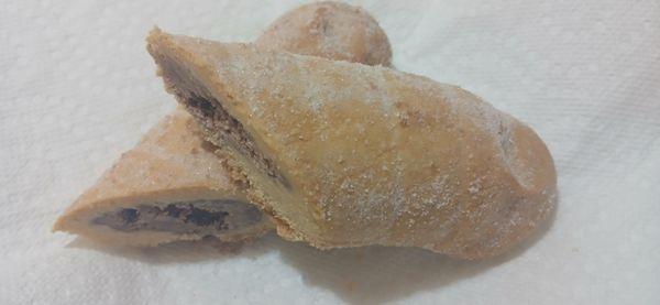 Elote de Pan Dulce Relleno con Chocolate: Corn cob shaped sweet bread filled with chocolate