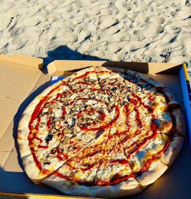 Enjoyed a delicious pizza from here on the beach with champagne