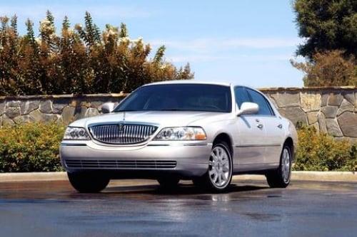 We specialize in airport limousine service and chauffeured sedan service for business travelers covering NJ and NYC