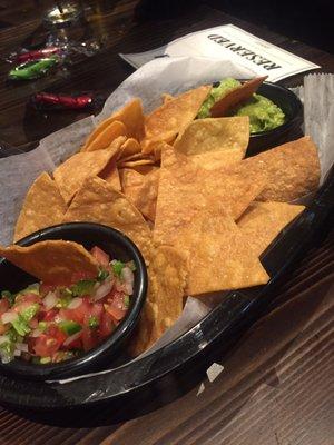 Really good guacamole, salsa & chips