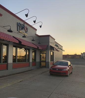 Usually there's 2 or 3 employee vehicles parked here! Apparently customers don't matter