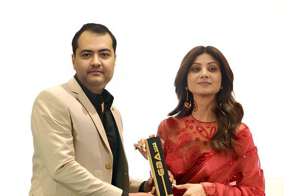 Indian actor Shilpa Shetty with Saket Bhatia