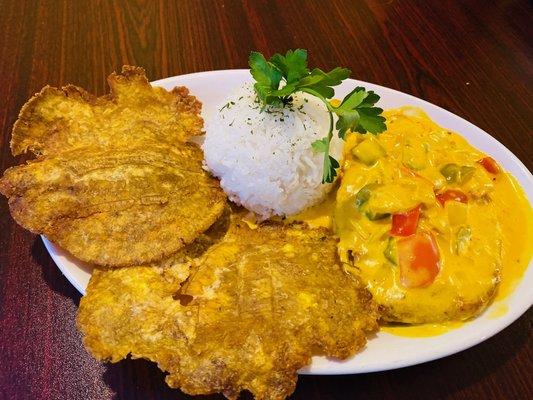 Coconut-Lime Chicken: Tender chicken in a Colombian coconut-lime sauce with red and green peppers. Served with white rice and tostones.