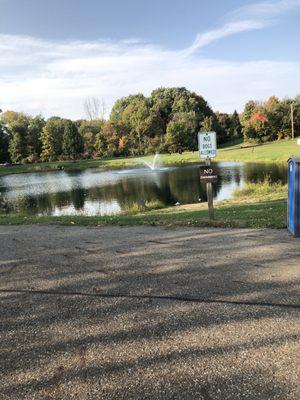 Trail around lake. This area is the only trail in the park that appeared to not allow dogs