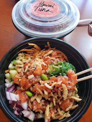 Look at dem rainbow colors in my salmon bowl !